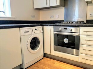 Flat to rent in Providence Court, Dewsbury WF12