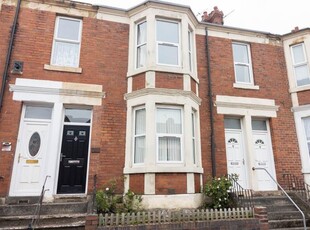 Flat to rent in Rawling Road, Bensham, Gateshead NE8