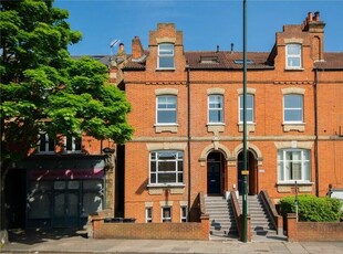 Flat to rent in Sheen Road, Richmond TW9