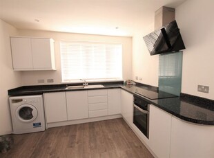 Flat to rent in South Street, Cottingham HU16