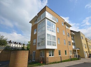 Flat to rent in St. Davids Hill, Exeter EX4