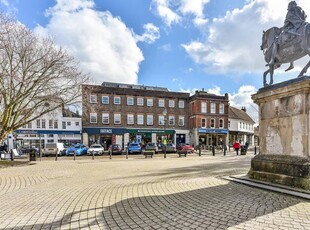 Flat to rent in The Square, Petersfield, Hampshire GU32