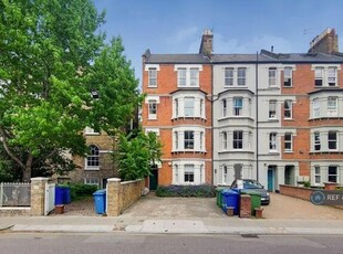 Kennington Park Place, London, 2 Bedroom Flat