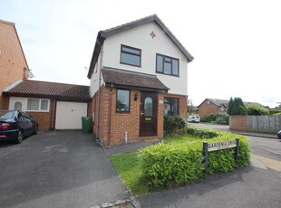 Link-detached house to rent in Gardenia Drive, West End, Woking GU24