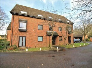 Moormede Crescent, The Oaks, Staines-upon-thames, Studio Flat For
