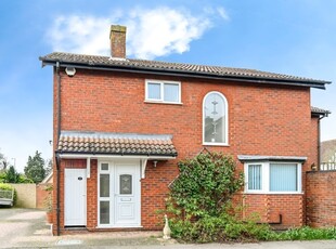 Peartree Close, Shefford - 4 bedroom detached house