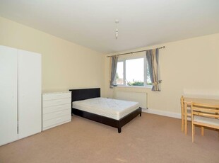 Studio apartment for rent in Wilderness Road, Guildford, GU2