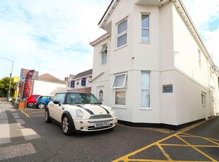 Studio flat for rent in 152 Ashley Road, Bournemouth, Dorset, BH1