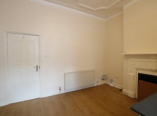 Studio flat for rent in Chichele Road, Willesden, London, NW2