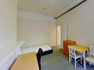 Studio flat for rent in Clandon Road, Guildford, GU1 2DR, GU1