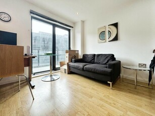 Studio flat for rent in One Brewery Wharf,, LS10