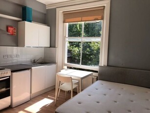 Studio flat to rent London, W8 6TH
