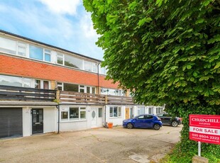 Town house for sale in Princes Road, Buckhurst Hill IG9