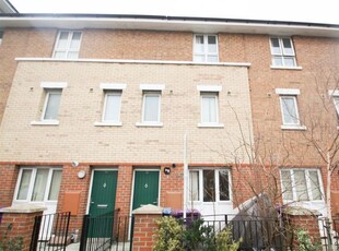 Town house to rent in Alexandra Road, Liverpool L7