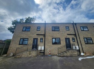 Town house to rent in Wharf Street, Dewsbury WF12