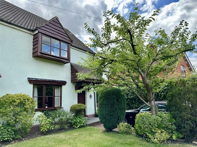 3 bedroom semi-detached house for sale in Hall Lane, Shenfield, Brentwood, CM15