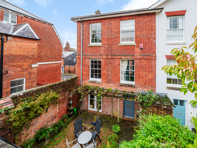 3 bedroom property for sale in St. Thomas Street, Winchester, SO23
