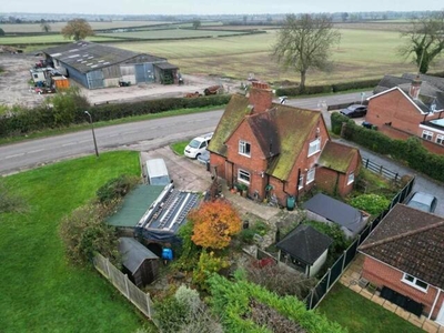 3 Bedroom Detached House For Sale In Hinckley, Warwickshire