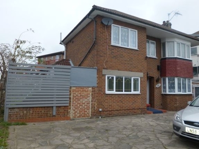 Detached house to rent in High Street, Cheshunt EN8