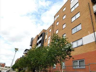 Flat to rent in Heia Wharf, Colchester CO2