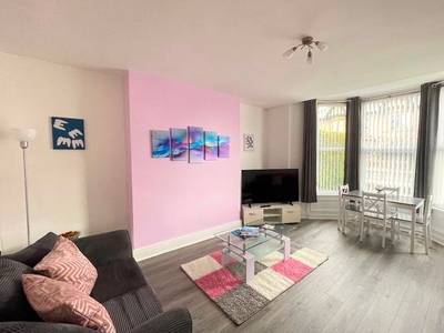 Flat to rent in Marine Ave, Whitley Bay NE26