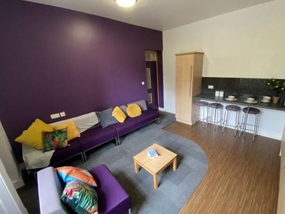 Room to rent in Fenham Hall Drive, Newcastle Upon Tyne, Tyne And Wear NE4
