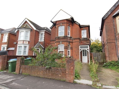 Semi-detached house to rent in Gordon Avenue, Southampton SO14