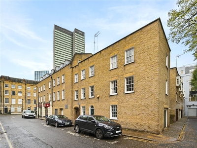 Whitfield Street, London, W1T 4 bedroom flat/apartment in London