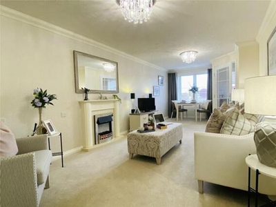 1 Bedroom Apartment For Sale In Walton-on-thames, Surrey