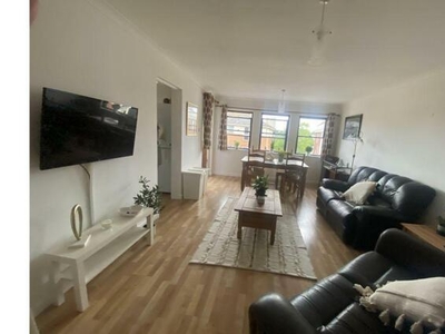 2 Bedroom Flat For Rent In Kingston Upon Thames, Surrey