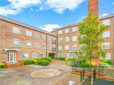 2 Bedroom Flat For Rent In Lattimore Road, St. Albans