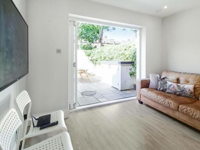 2 Bedroom Flat For Rent In Putney, London