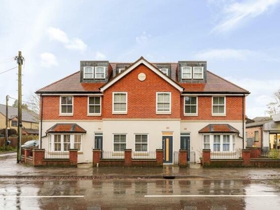 2 Bedroom Flat For Sale In South Oxfordshire Village Location