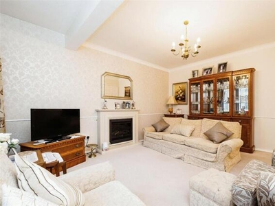 2 Bedroom Maisonette For Sale In Chigwell, Essex
