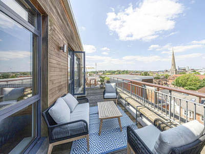 2 Bedroom Penthouse For Sale In Reading, Berkshire