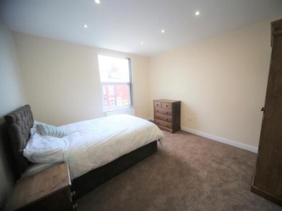 3 Bedroom Flat For Rent In Burley