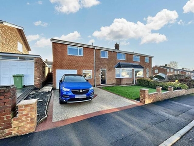 4 Bedroom Semi-detached House For Sale In Blaydon-on-tyne, Tyne And Wear