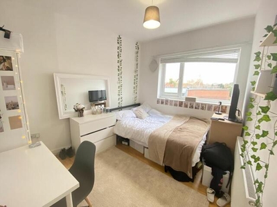 8 Bedroom Apartment For Rent In - Bridgford Road, West Bridgford