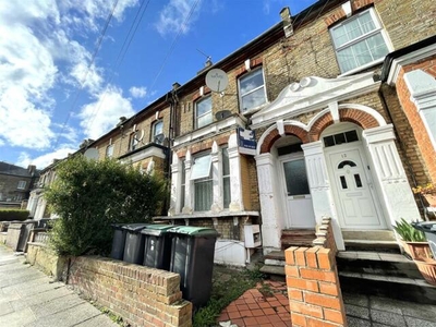 Detached House For Rent In Wood Green