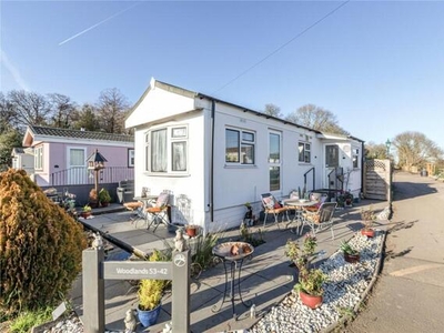 1 Bedroom Park Home For Sale In Addlestone, Surrey