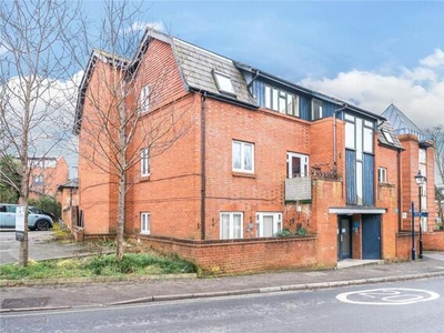 2 Bedroom Apartment For Sale In Alton, Hampshire
