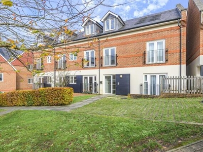 2 Bedroom Apartment For Sale In Guildford, Surrey