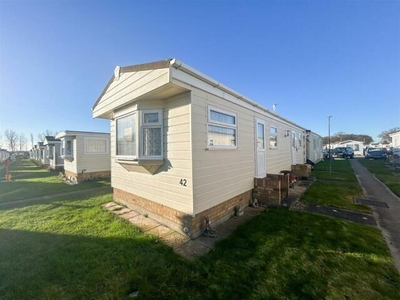 2 Bedroom Park Home For Sale In St. Osyth Road, Little Clacton