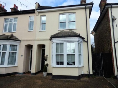 2 Bedroom Semi-detached House For Sale In Upminster, Essex