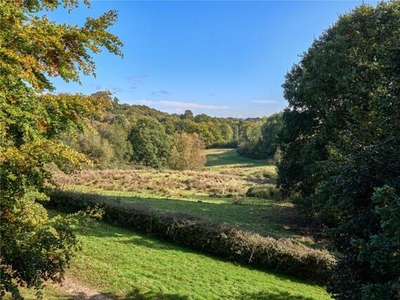 3 Bedroom Flat For Sale In Haslemere, Surrey