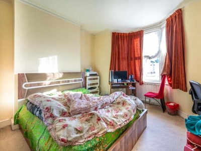 3 Bedroom Flat For Sale In Leyton, London