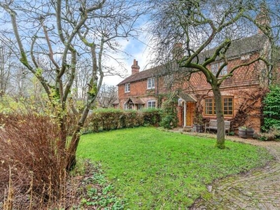 3 Bedroom Semi-detached House For Sale In Cranleigh, Surrey
