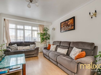3 bedroom terraced house for sale Mitcham, CR4 4EW