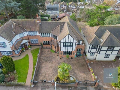 4 Bedroom Semi-detached House For Sale In Chigwell, Essex