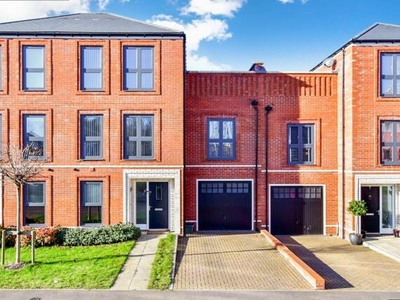 5 Bedroom Town House For Sale In Kings Hill, West Malling